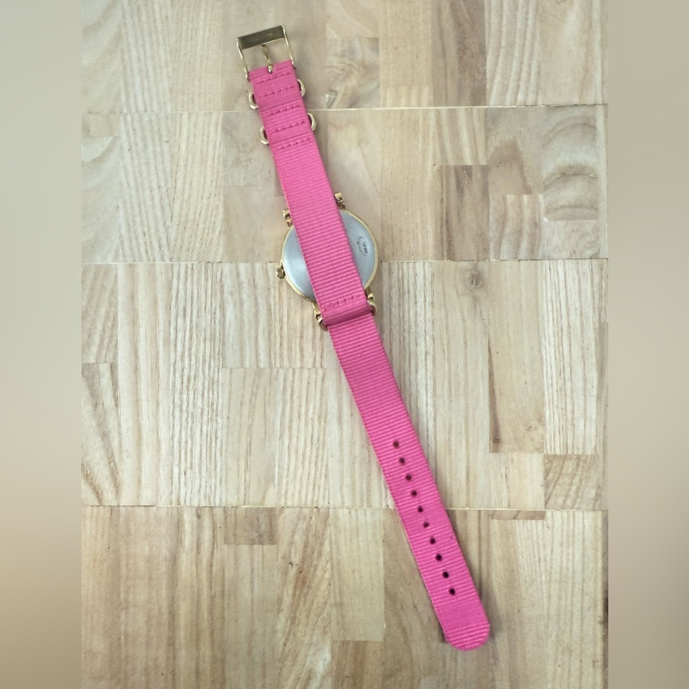Timex weekender pink and gold tone casual watch NEW BATTERY - Picture 4 of 9